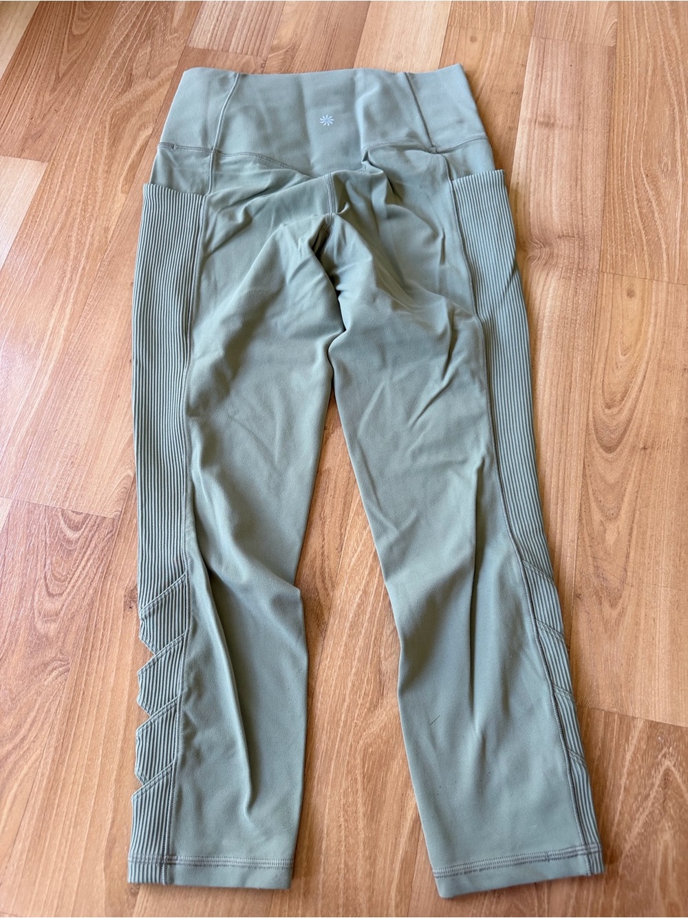 Athleta women’s leggings athletic pants olive green great cutout details medium - Picture 6 of 7
